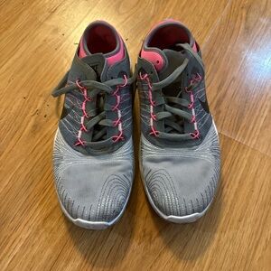 Nike Women's Athletic Shoes in Gray and Pink